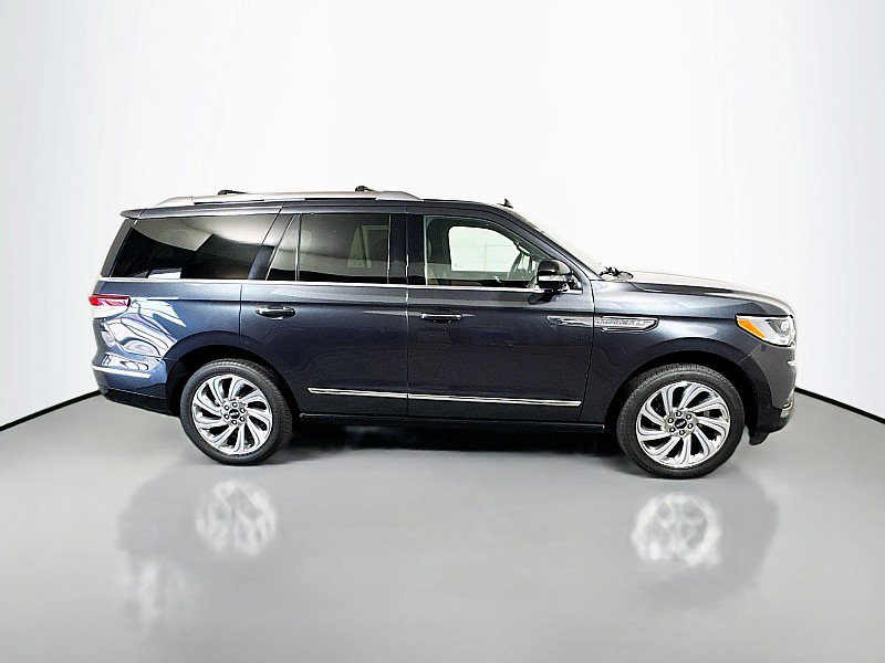 Used 2024 Lincoln Navigator Reserve AWD/4WD image 8