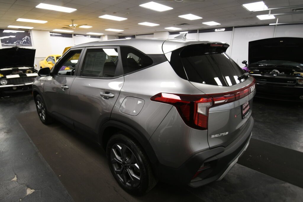 Used 2024 Kia Seltos LX AWD/4WD image 5