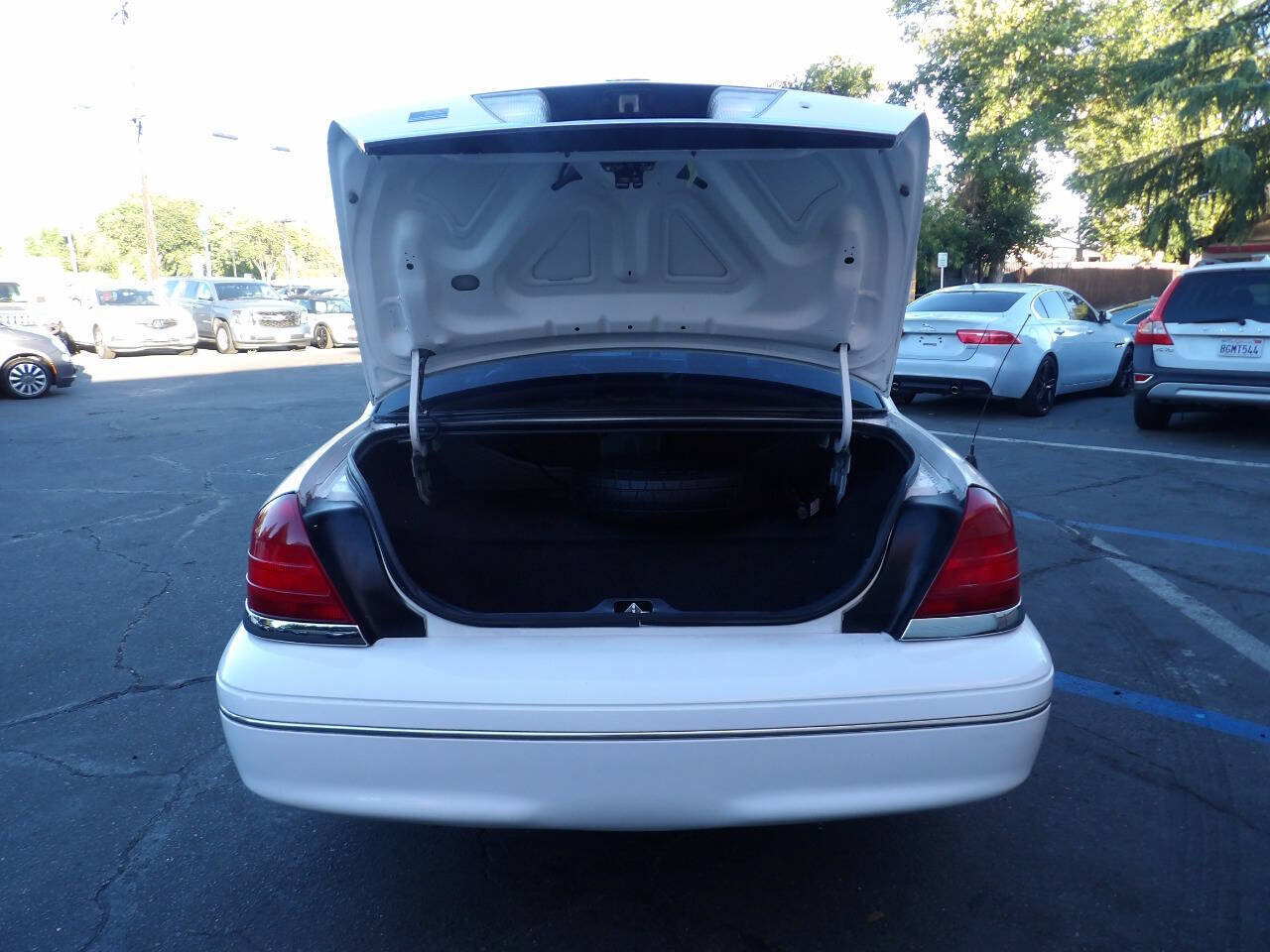 Used 2005 Ford Crown Victoria LX RWD image 10