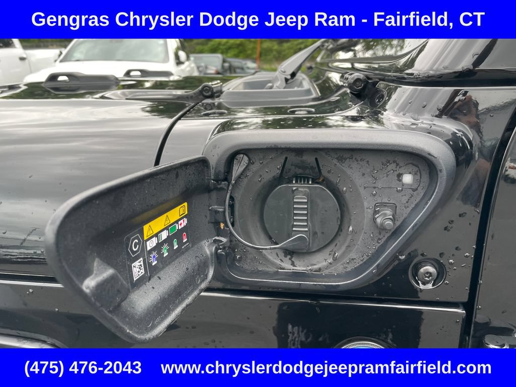 Used 2024 Jeep Wrangler Unlimited AWD/4WD image 37