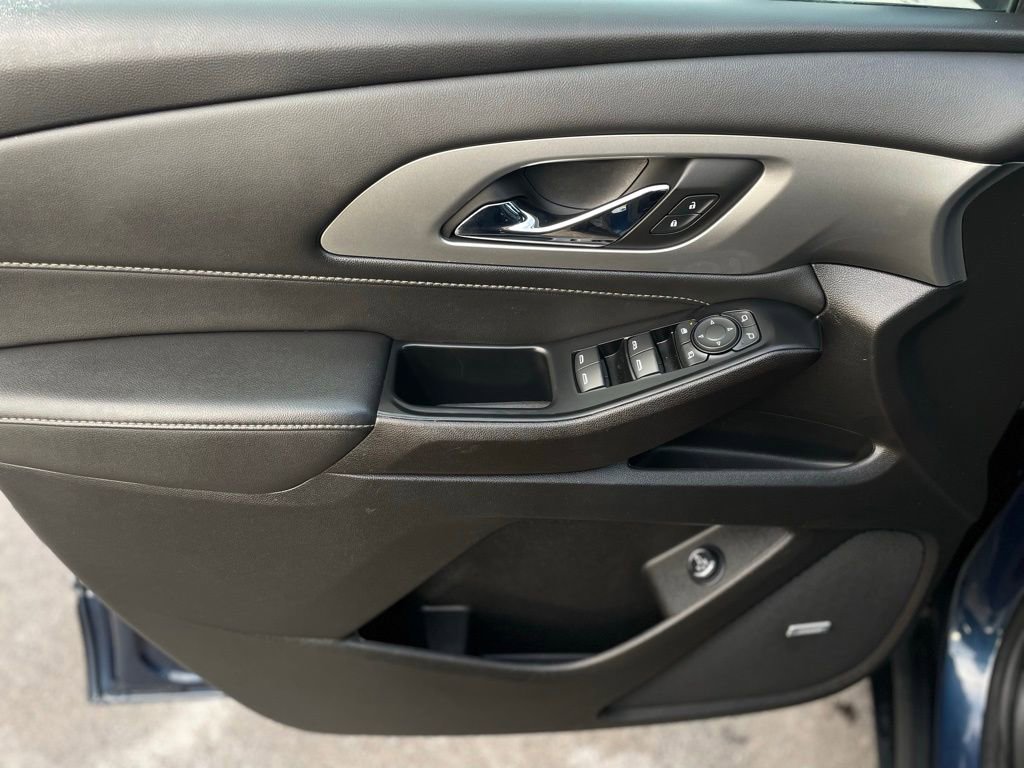 Used 2023 Chevrolet Traverse LT w/ LT Premium Package image 13