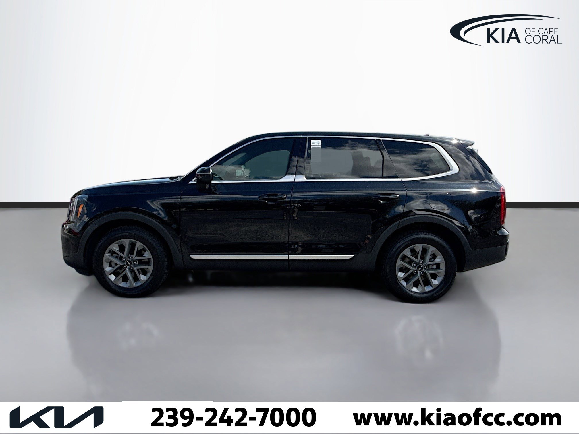 Certified 2023 Kia Telluride LX image 2