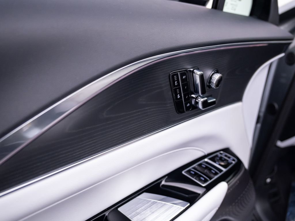 Used 2024 Cadillac Lyriq Luxury AWD/4WD image 15