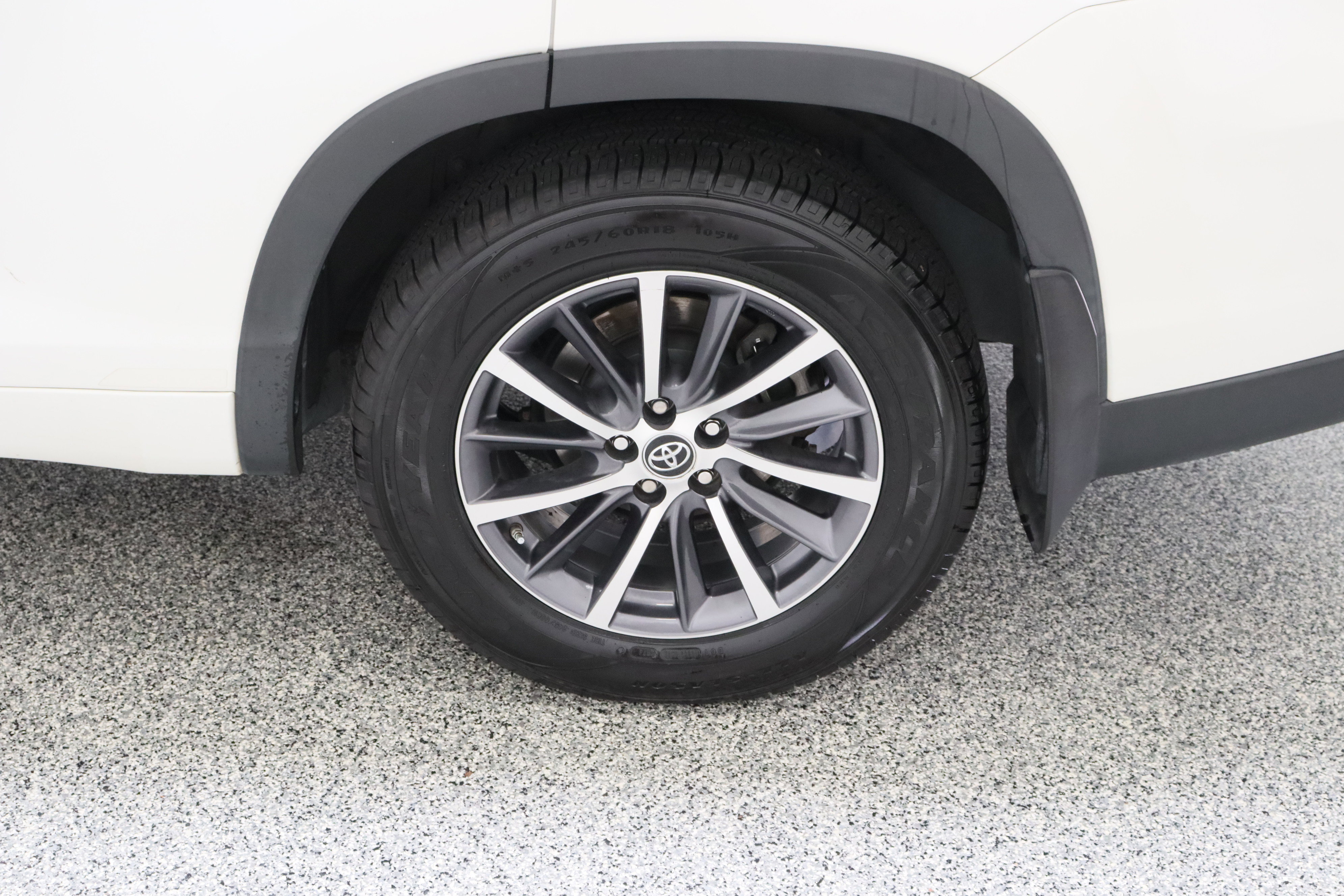 Used 2017 Toyota Highlander XLE AWD/4WD image 10