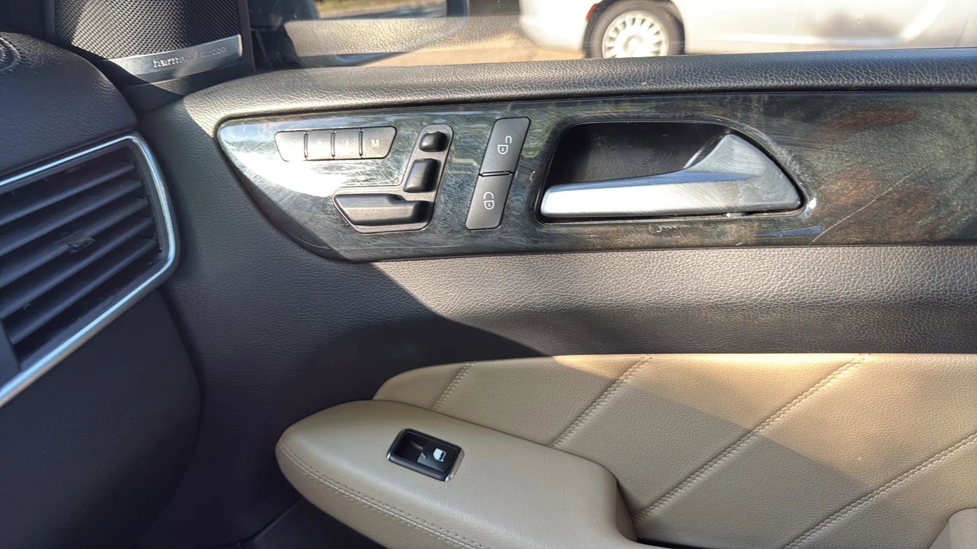 Used 2015 Mercedes-Benz GL 450 4MATIC image 40