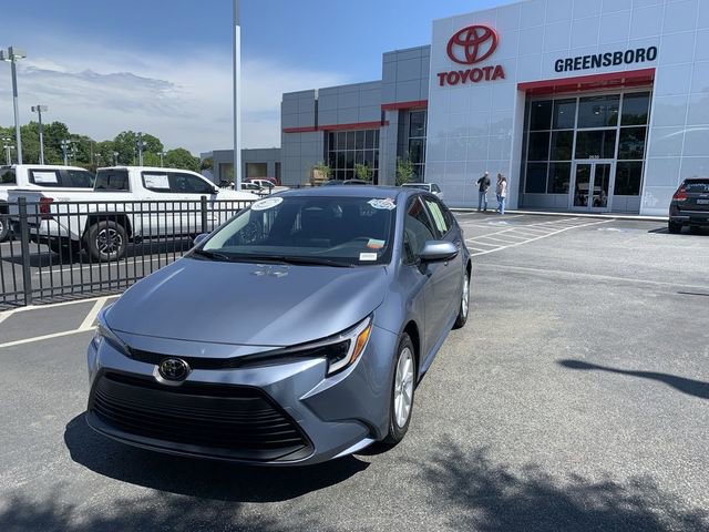Used 2026 Toyota Corolla LE w/ LE Premium Package FWD image 4