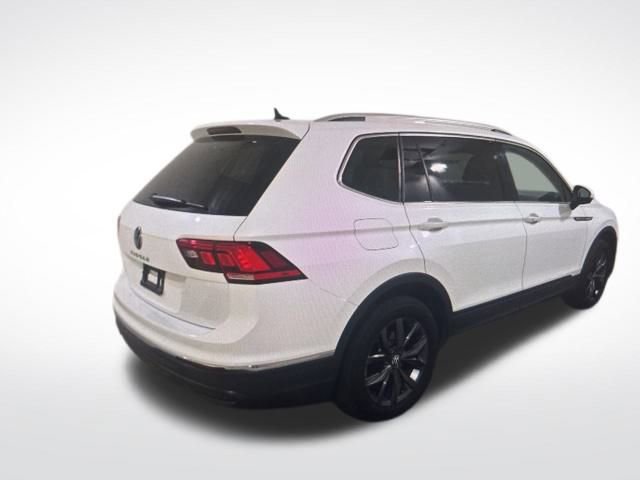 Used 2023 Volkswagen Tiguan SE image 2