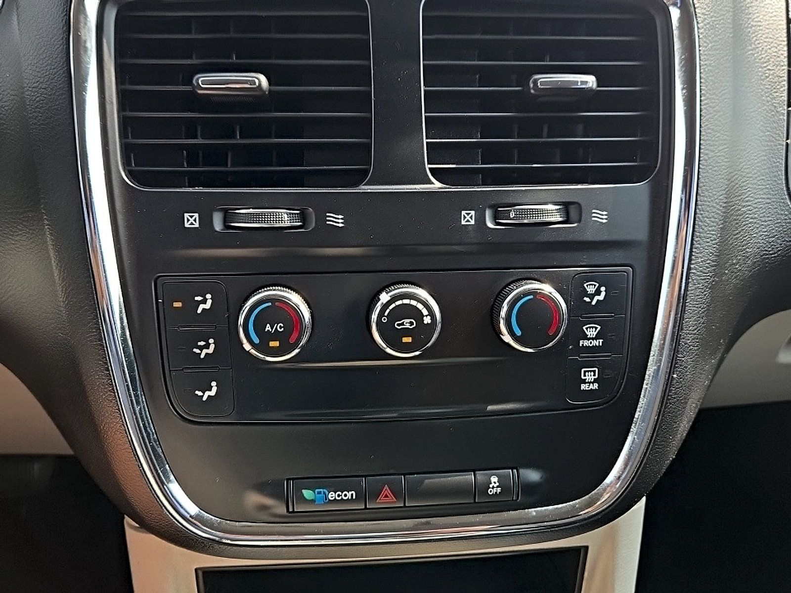 Used 2014 Dodge Grand Caravan American Value Package FWD image 18