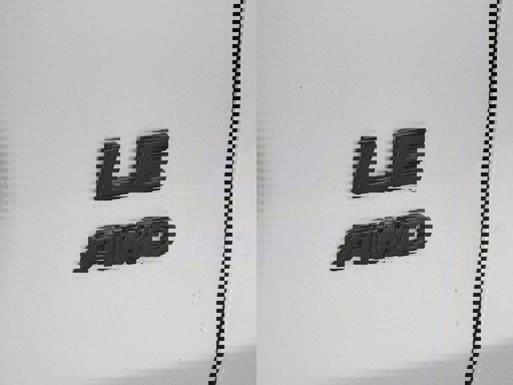 Used 2021 Toyota RAV4 LE image 10