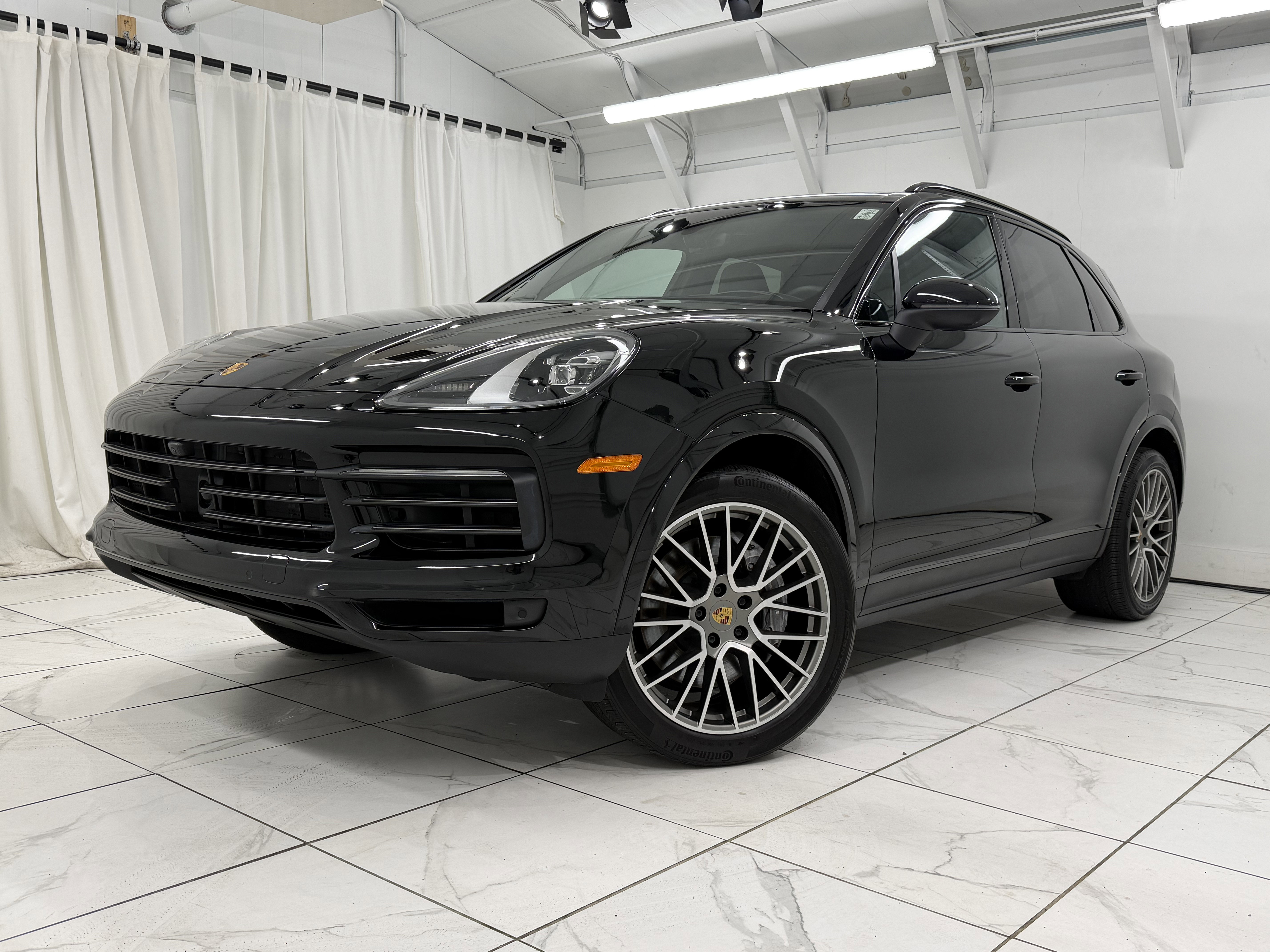 Certified 2023 Porsche Cayenne Platinum Edition image 7