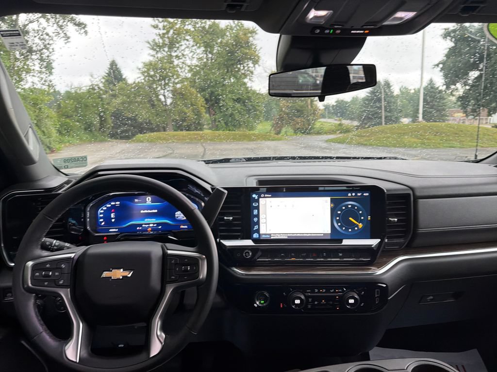 Used 2024 Chevrolet Silverado 1500 LT AWD/4WD image 27
