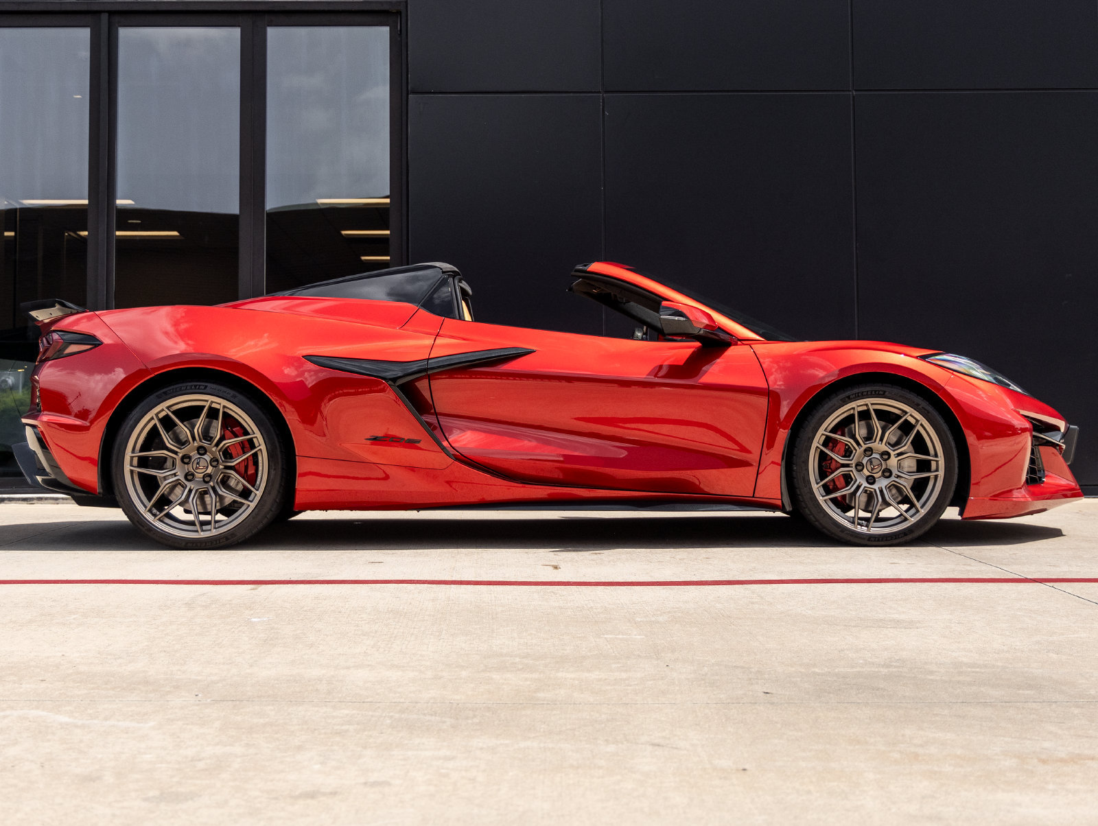 Used 2024 Chevrolet Corvette Z06 RWD image 11