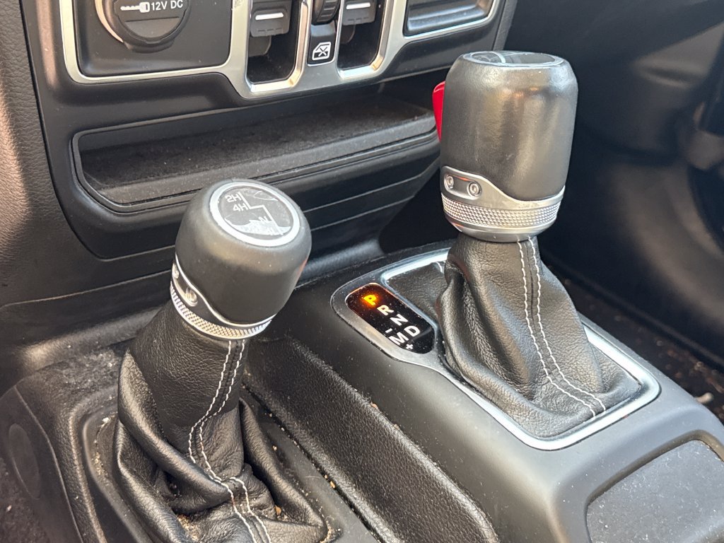 Used 2020 Jeep Gladiator Overland AWD/4WD image 14