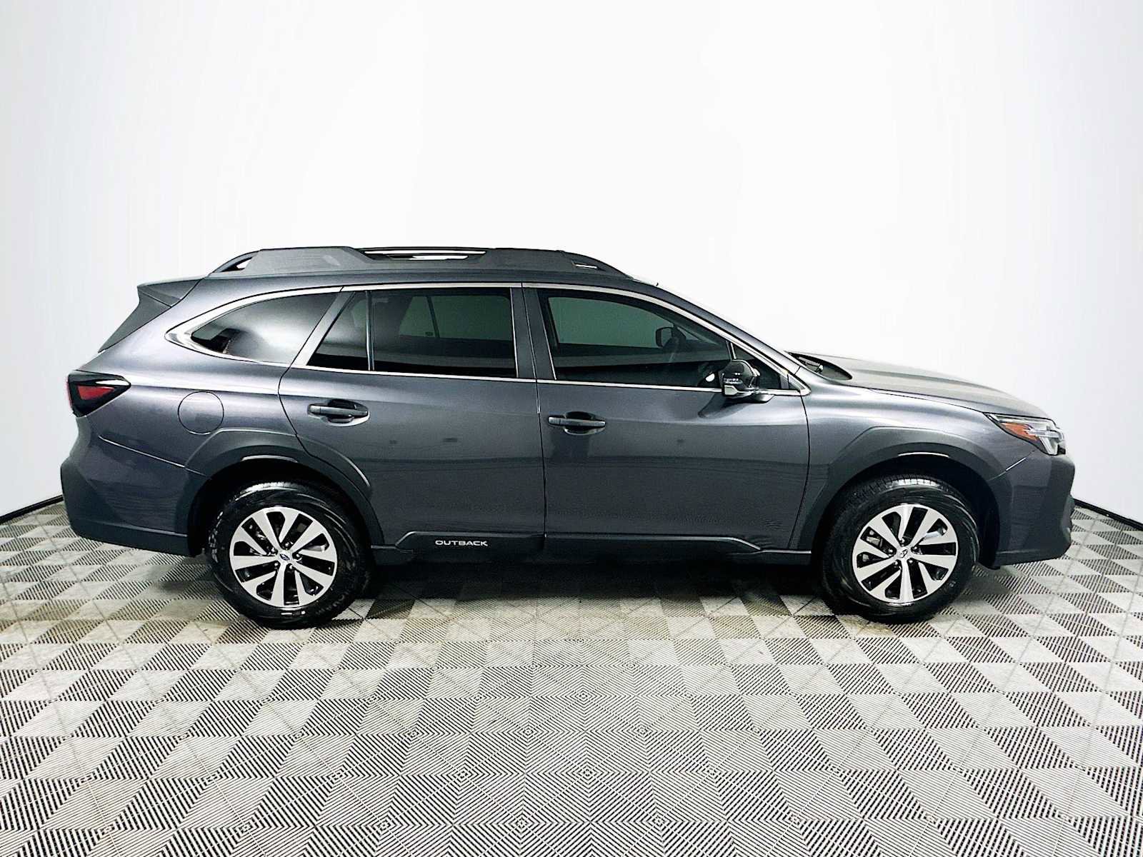 Certified 2025 Subaru Outback Premium w/ Popular Package #1A AWD/4WD image 8