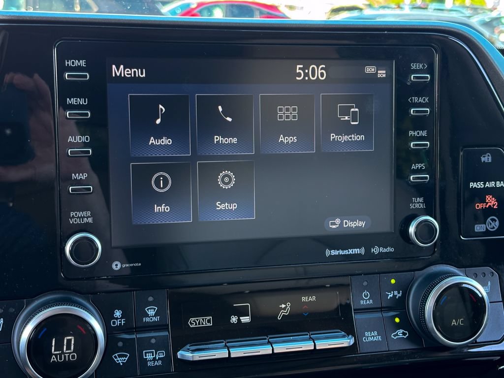 Used 2022 Toyota Highlander XLE AWD/4WD image 29