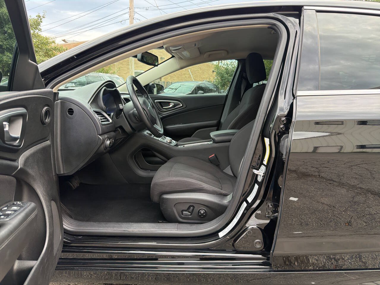 Used 2015 Chrysler 200 Limited w/ Convenience Group FWD image 21