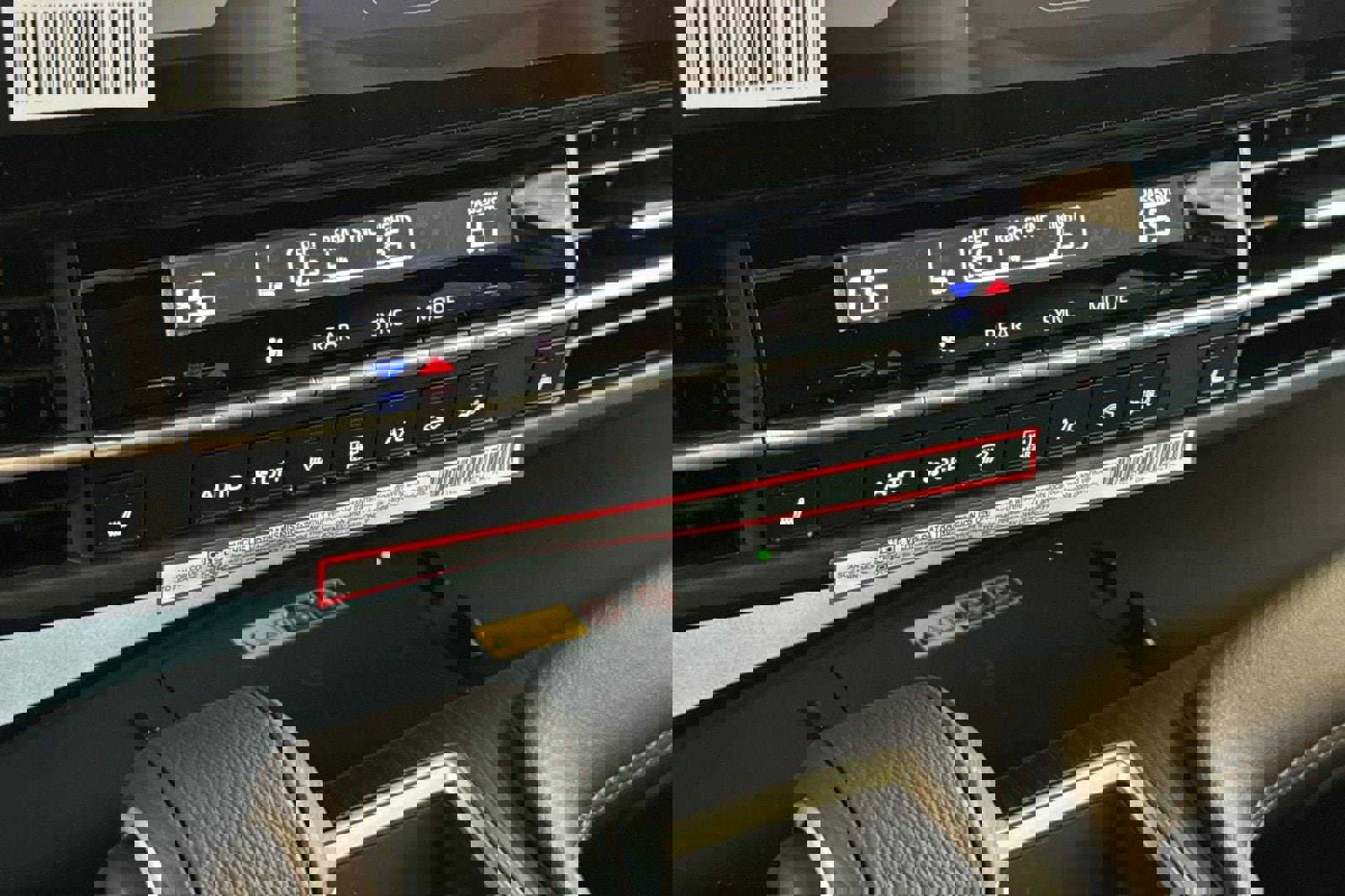 New 2026 Toyota Sienna XLE image 25