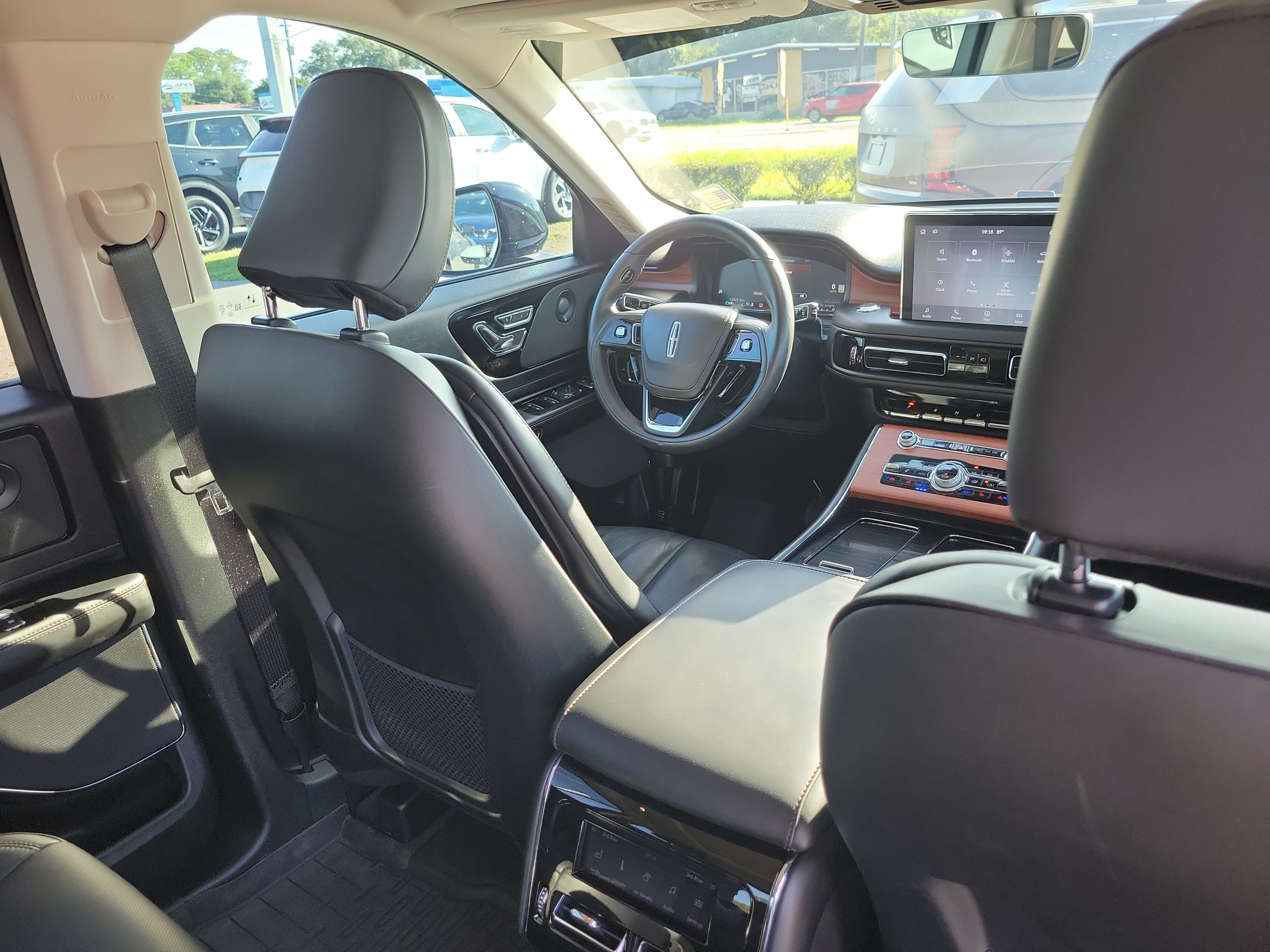 Used 2024 Lincoln Aviator Reserve w/ Equipment Group 201A RWD image 12