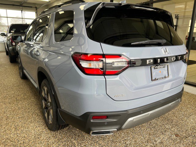 New 2026 Honda Pilot Touring image 4