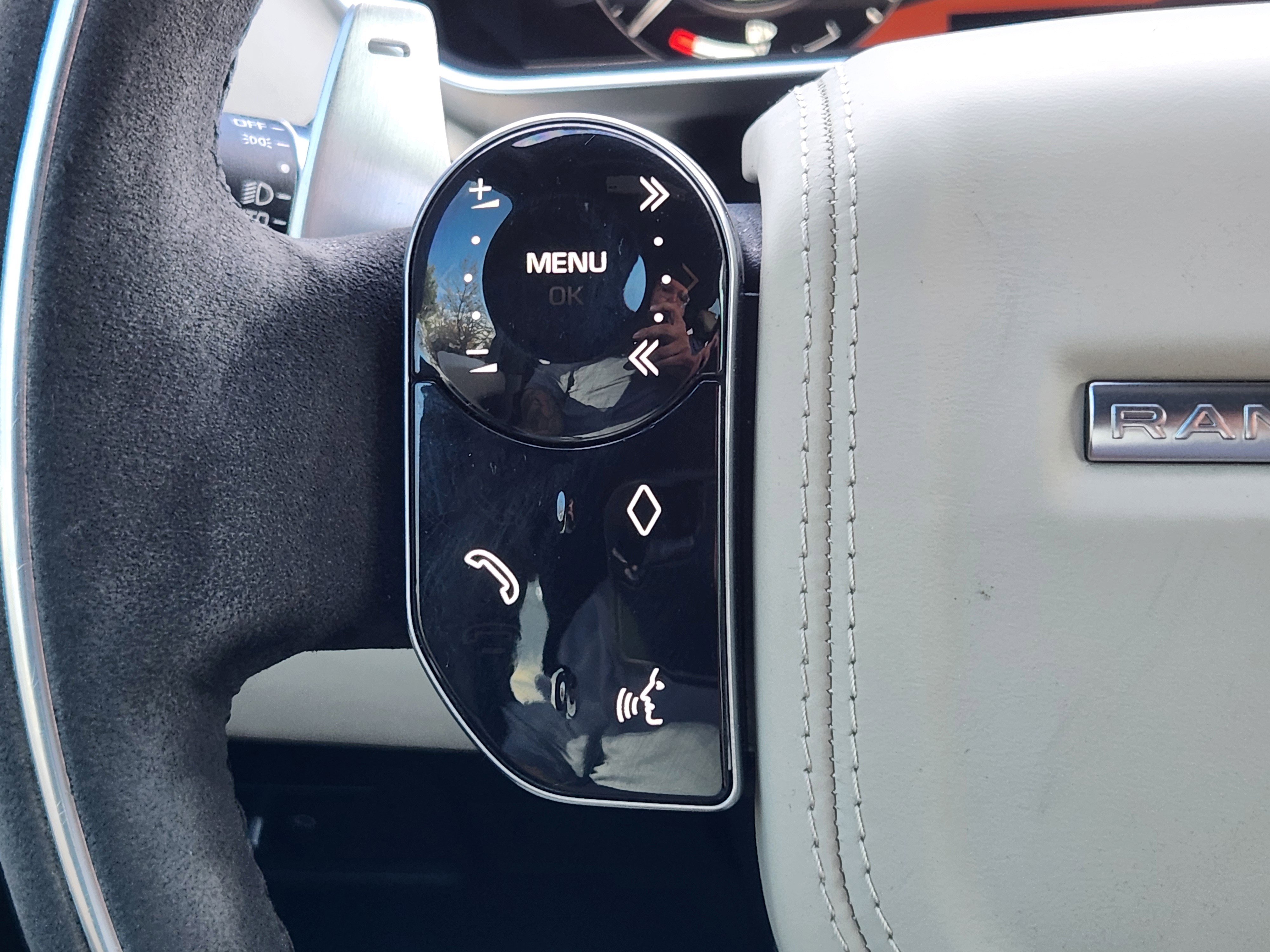 Used 2020 Land Rover Range Rover Sport HST image 32