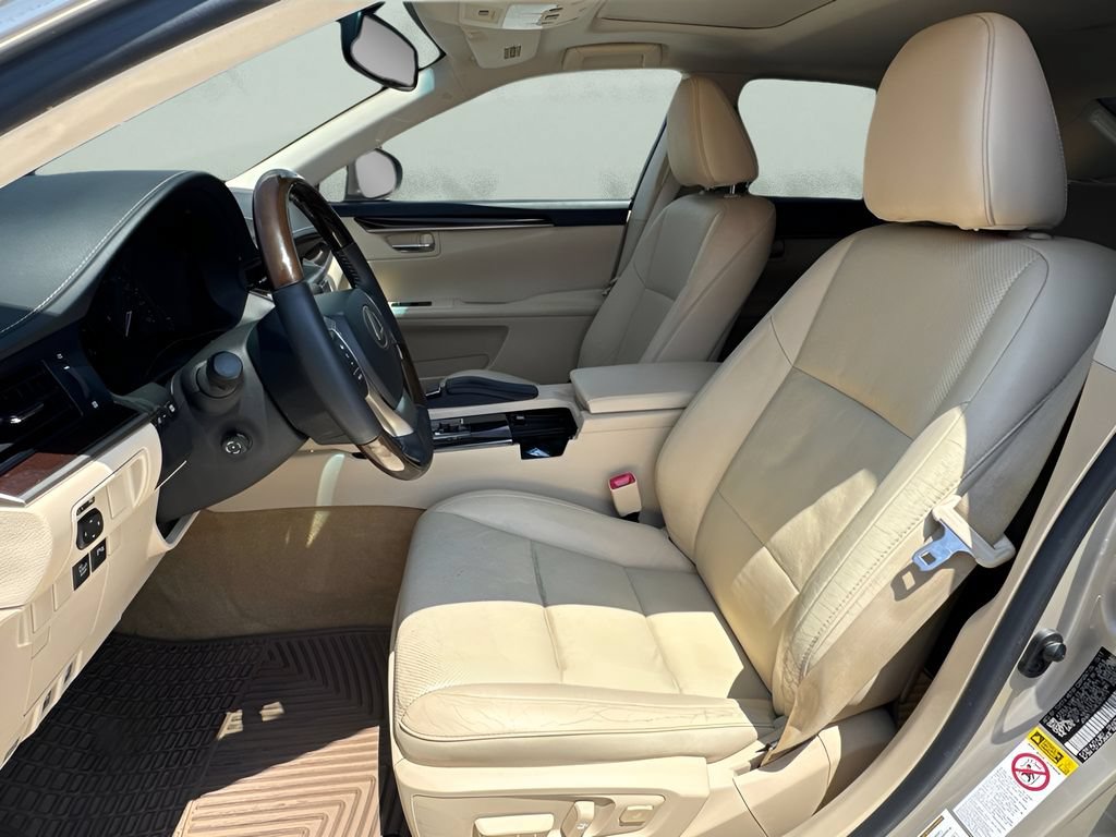 Used 2014 Lexus ES 350 w/ Luxury Package FWD image 9