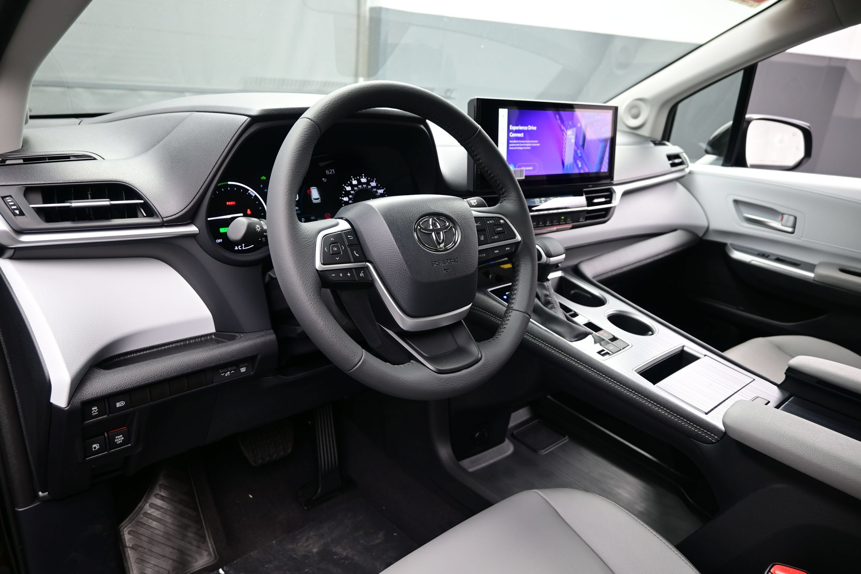 Used 2026 Toyota Sienna XLE FWD image 13