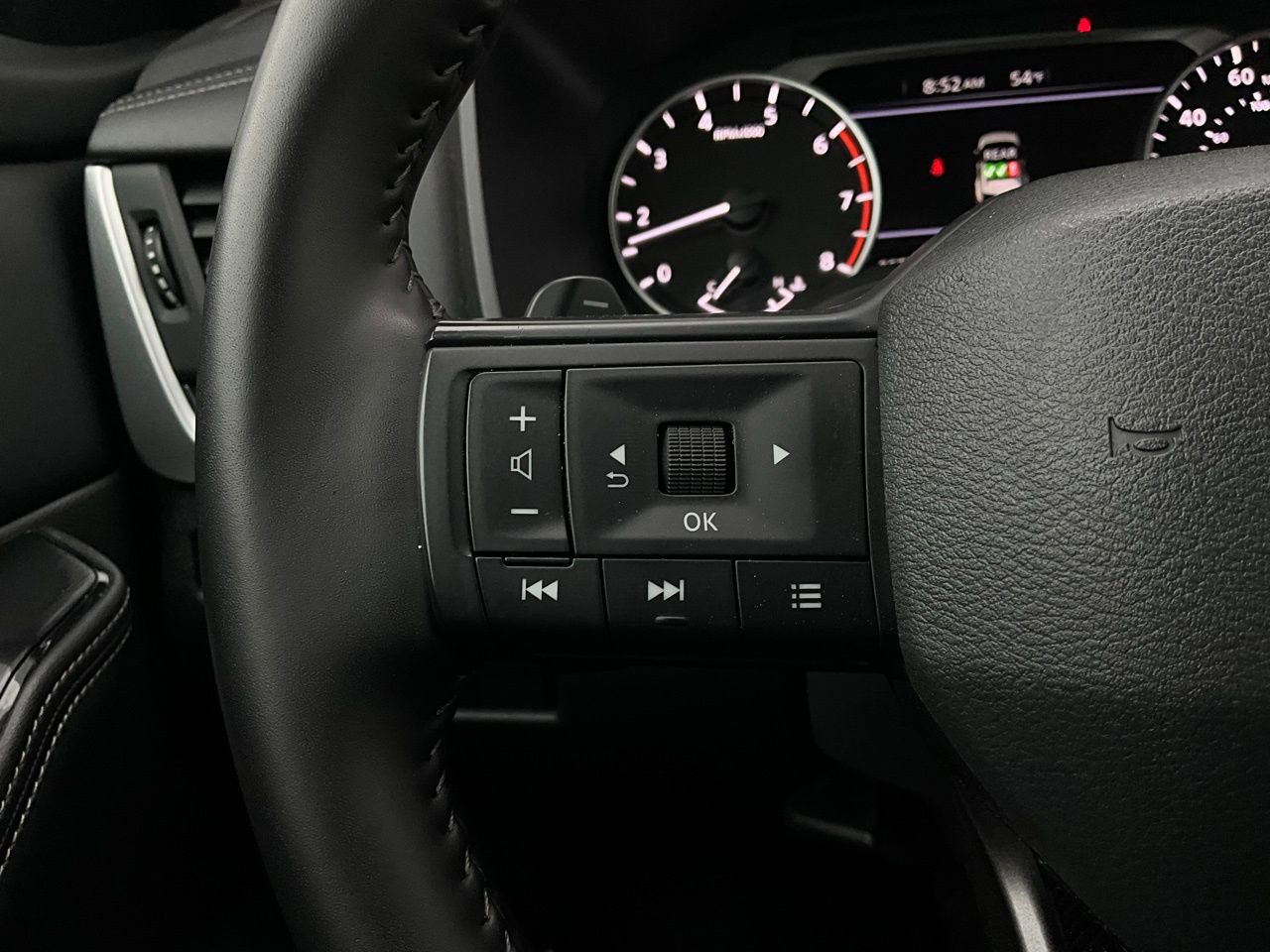 Used 2025 Nissan Rogue SV image 33
