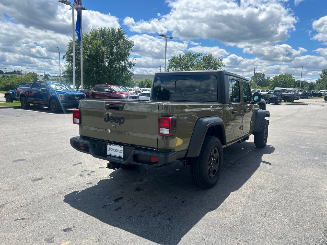 Used 2026 Jeep Gladiator Sport AWD/4WD image 3