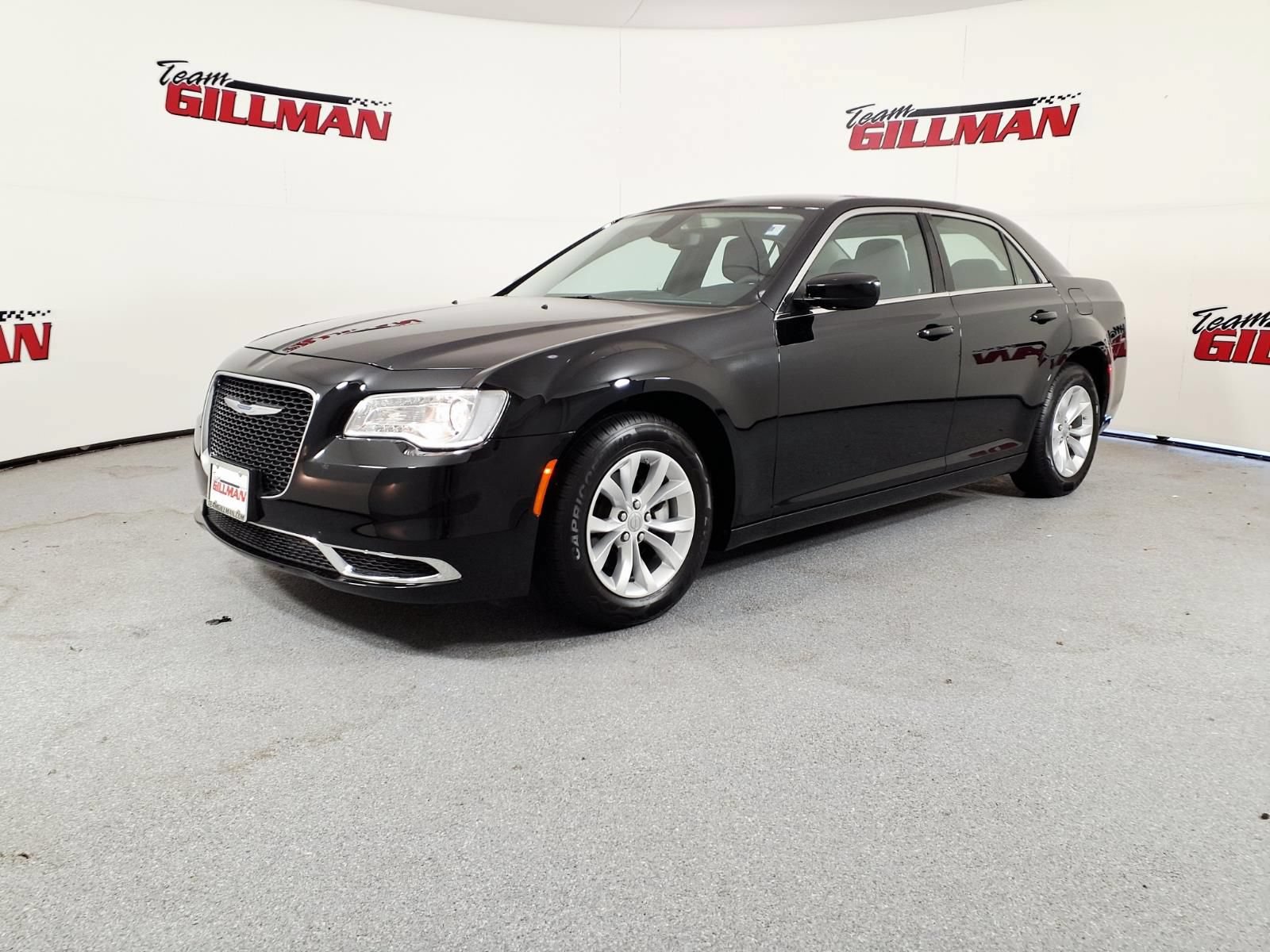 Used 2023 Chrysler 300 Touring RWD image 3