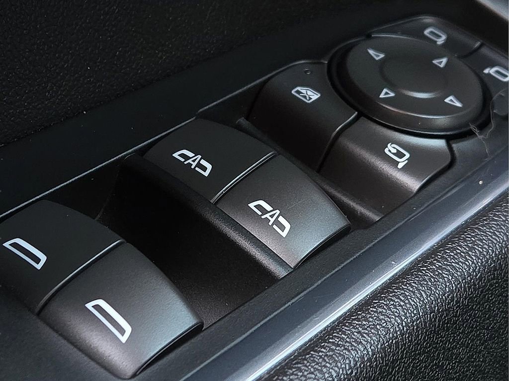 Used 2025 GMC Sierra 1500 SLT image 17