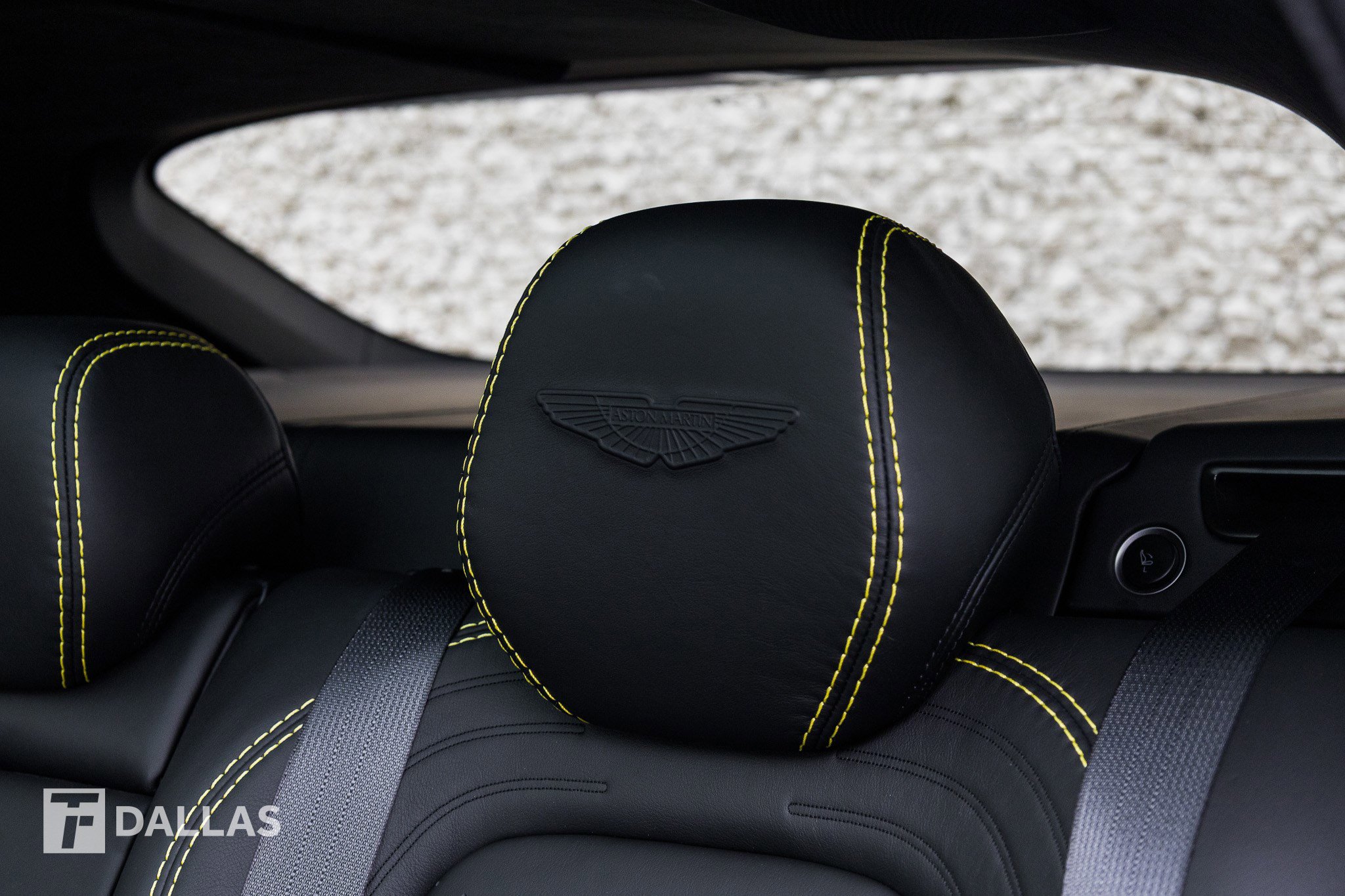 Used 2022 Aston Martin DBX image 31