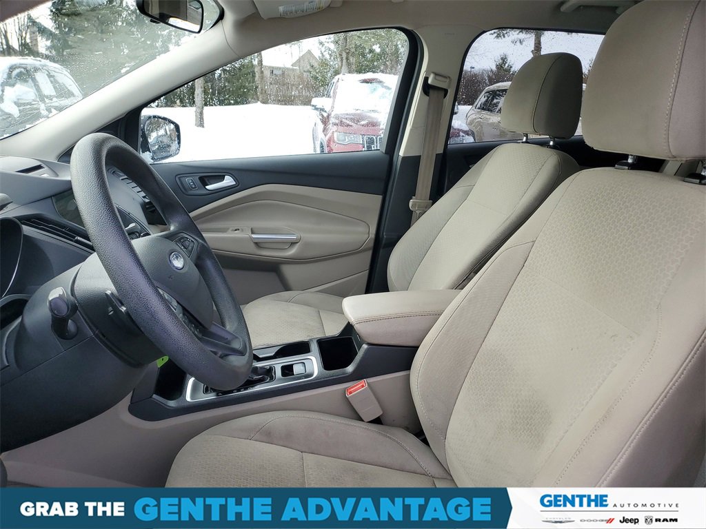 Used 2017 Ford Escape SE w/ Equipment Group 201A image 8