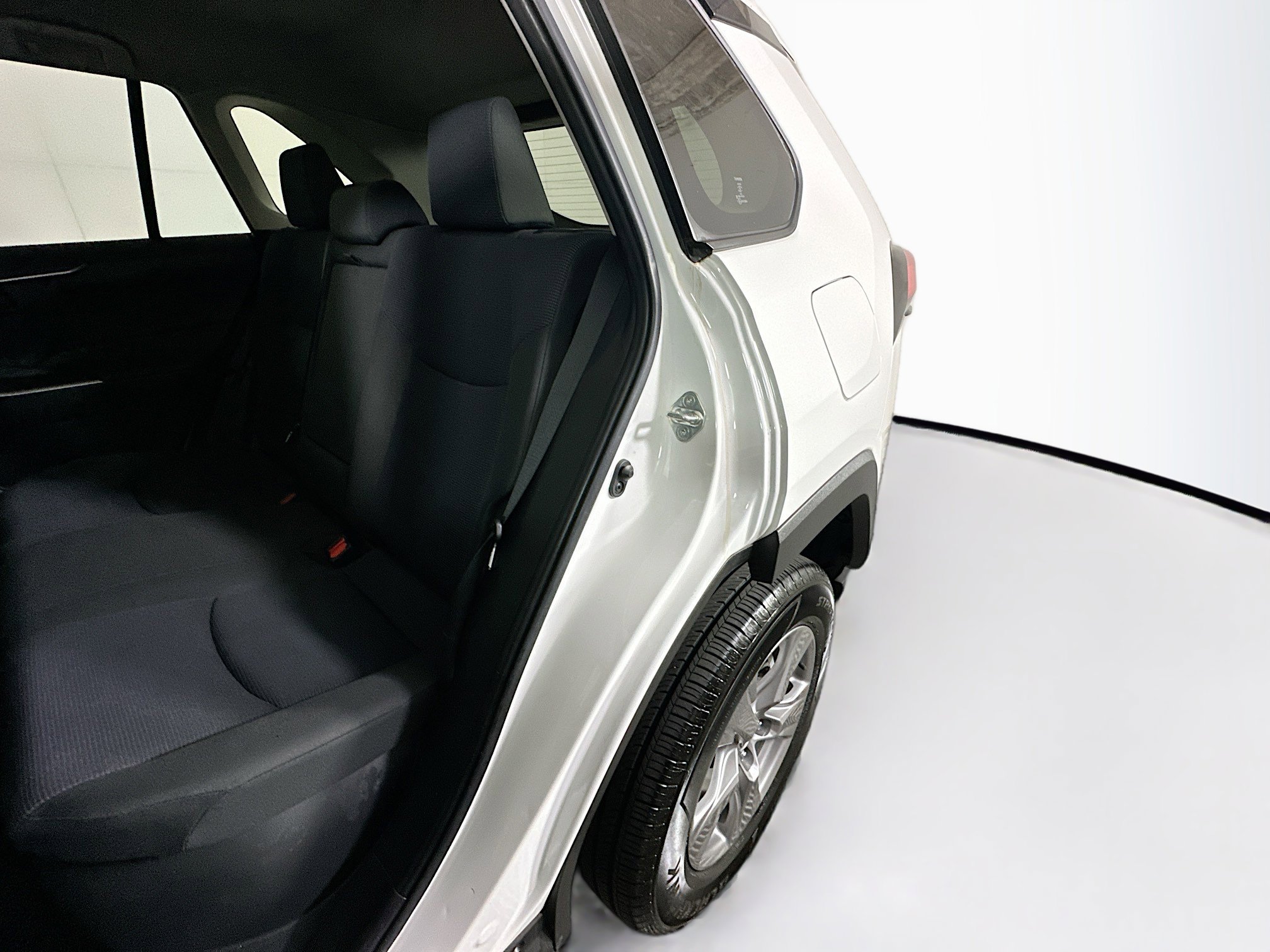 Used 2022 Toyota RAV4 LE AWD/4WD image 25