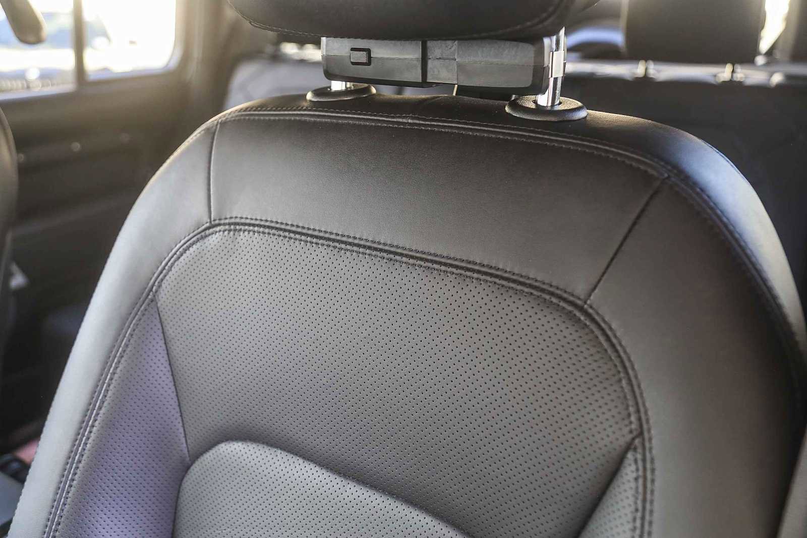 Used 2024 Land Rover Defender 110 SE image 22