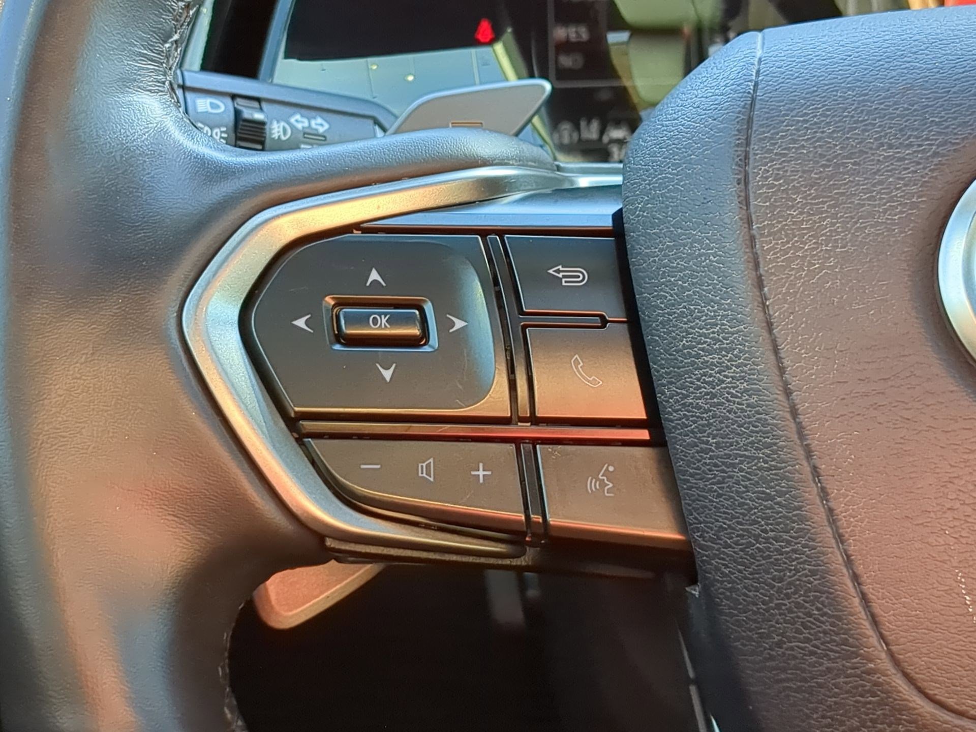 Used 2024 Lexus RX 350 Premium w/ Accessory Package (Z1) image 19