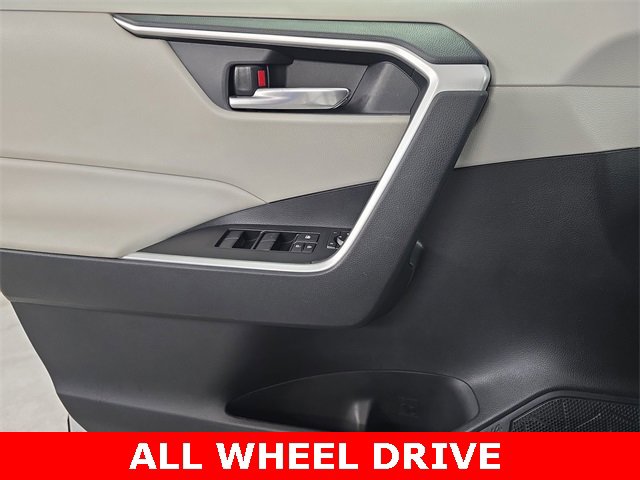Used 2021 Toyota RAV4 XLE image 27