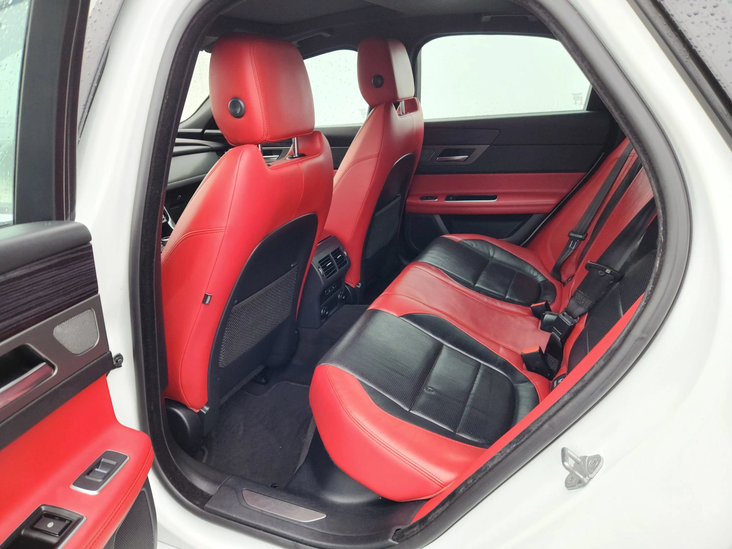 Used 2017 Jaguar XF S RWD image 18