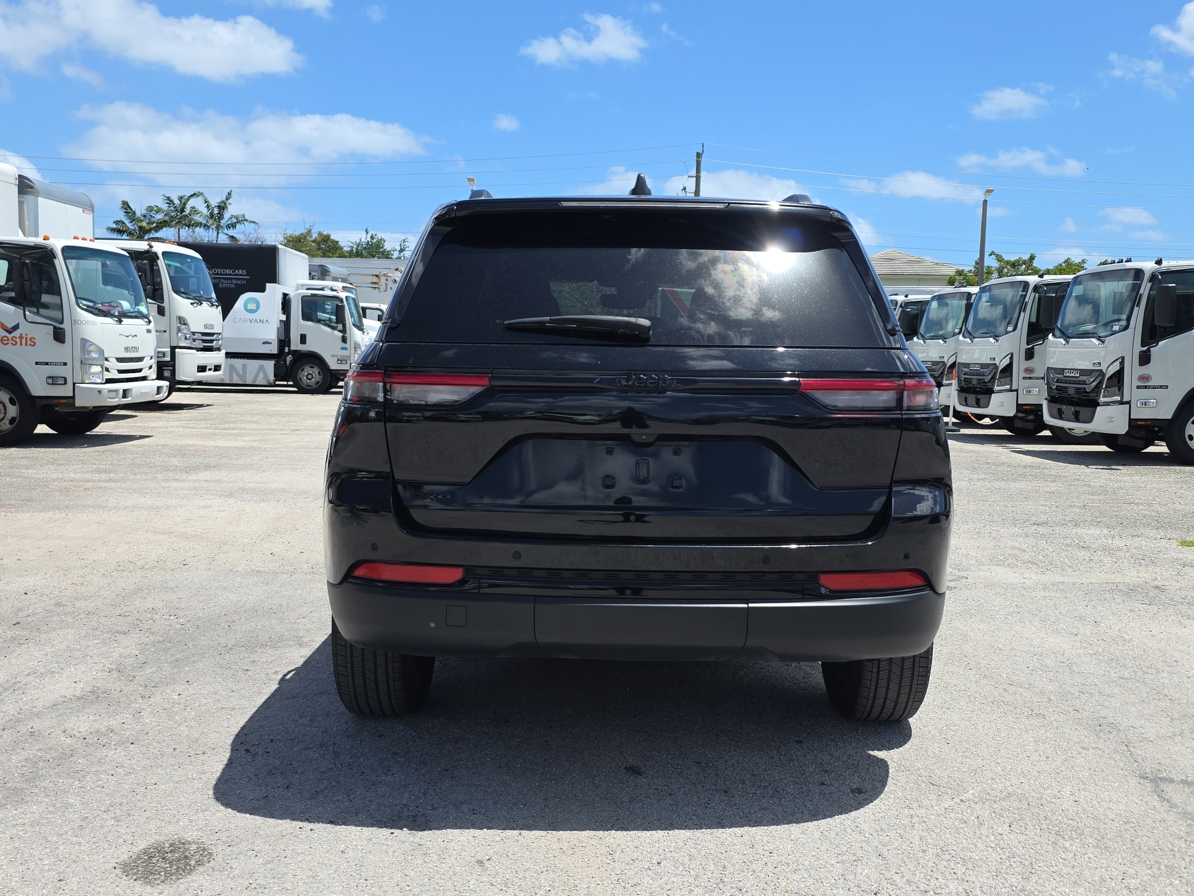 Used 2024 Jeep Grand Cherokee Altitude AWD/4WD image 6