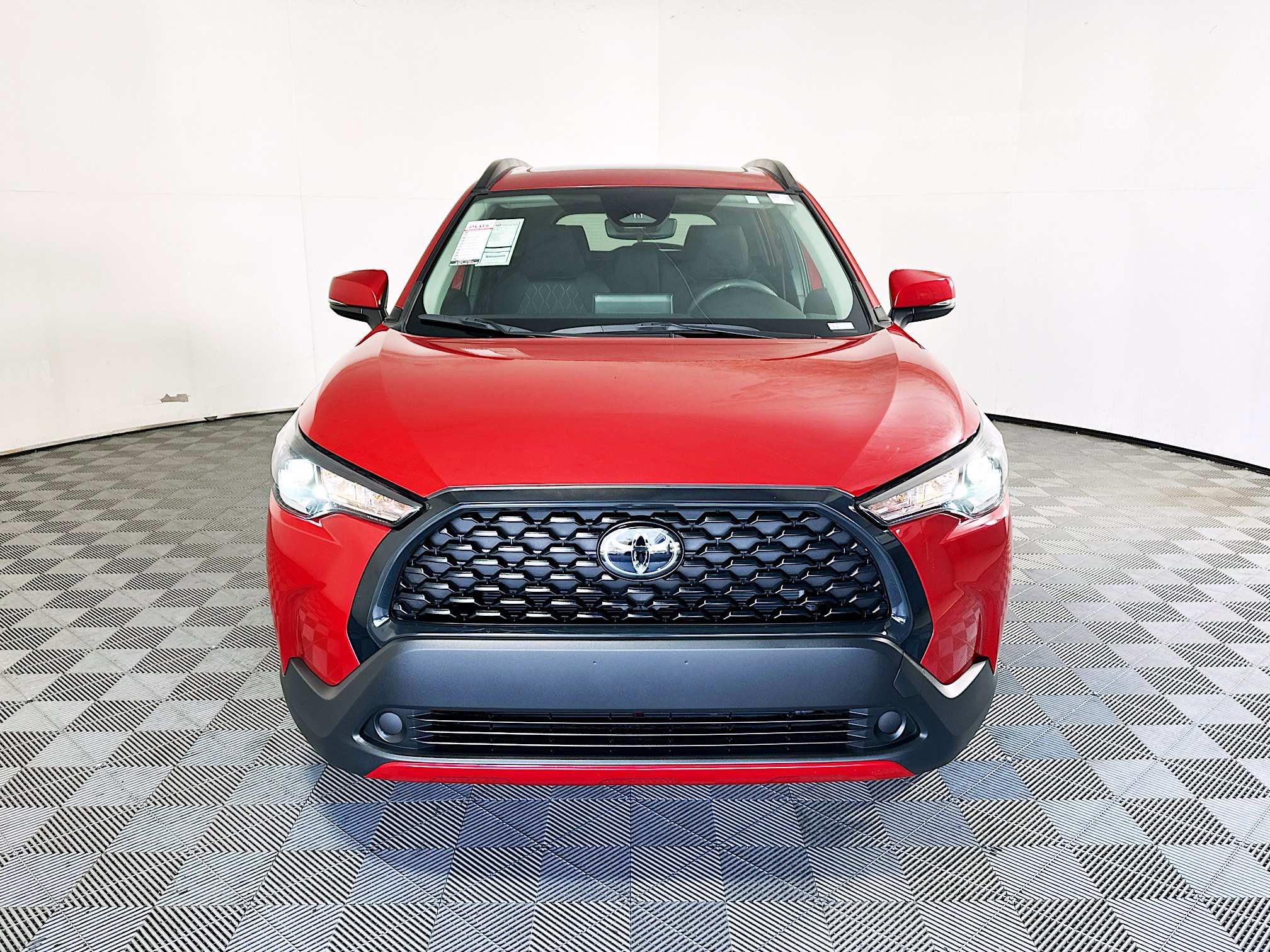 Used 2024 Toyota Corolla Cross LE w/ Moonroof Package image 8