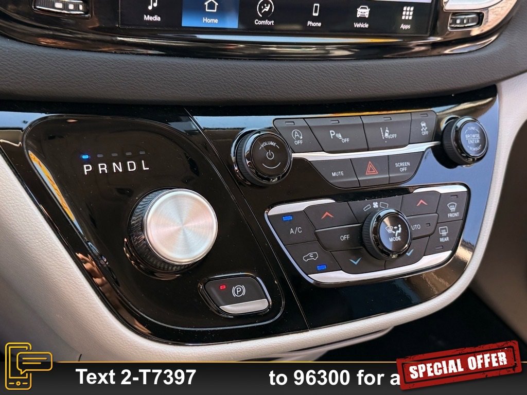 Used 2024 Chrysler Pacifica Touring-L image 22