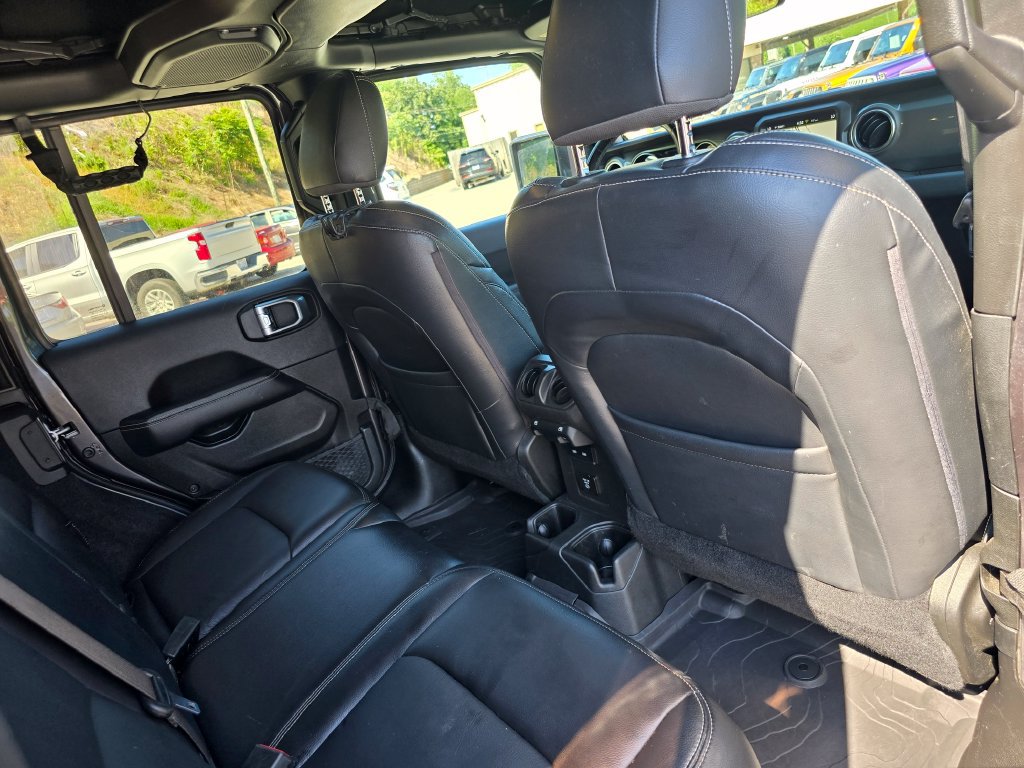 Used 2022 Jeep Wrangler Unlimited Sahara AWD/4WD image 26
