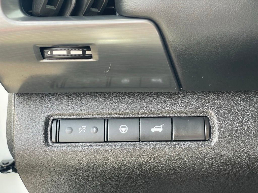 Certified 2025 Nissan Pathfinder SL image 17