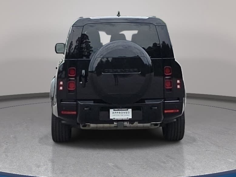 Certified 2025 Land Rover Defender 130 X-Dynamic SE AWD/4WD image 6