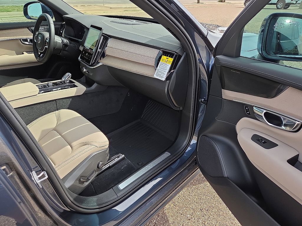 New 2026 Volvo XC90 B6 Plus w/ Protection Package Premier AWD/4WD image 10