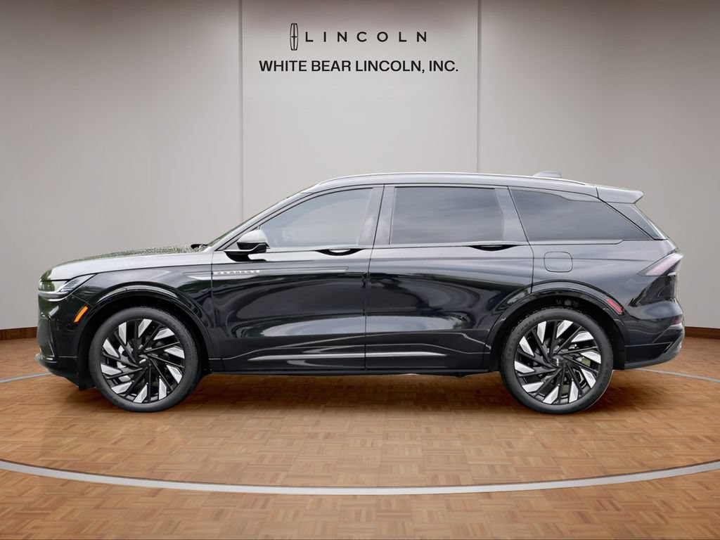 Used 2025 Lincoln Nautilus Reserve AWD/4WD image 8