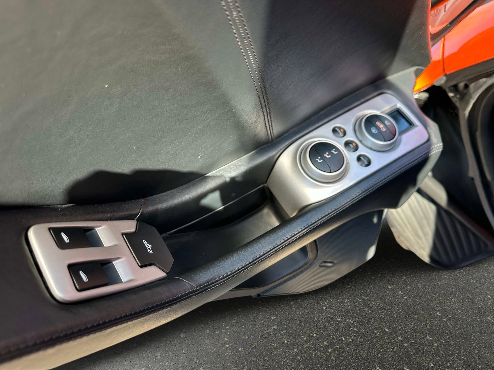 Used 2015 McLaren 650S Spider image 19