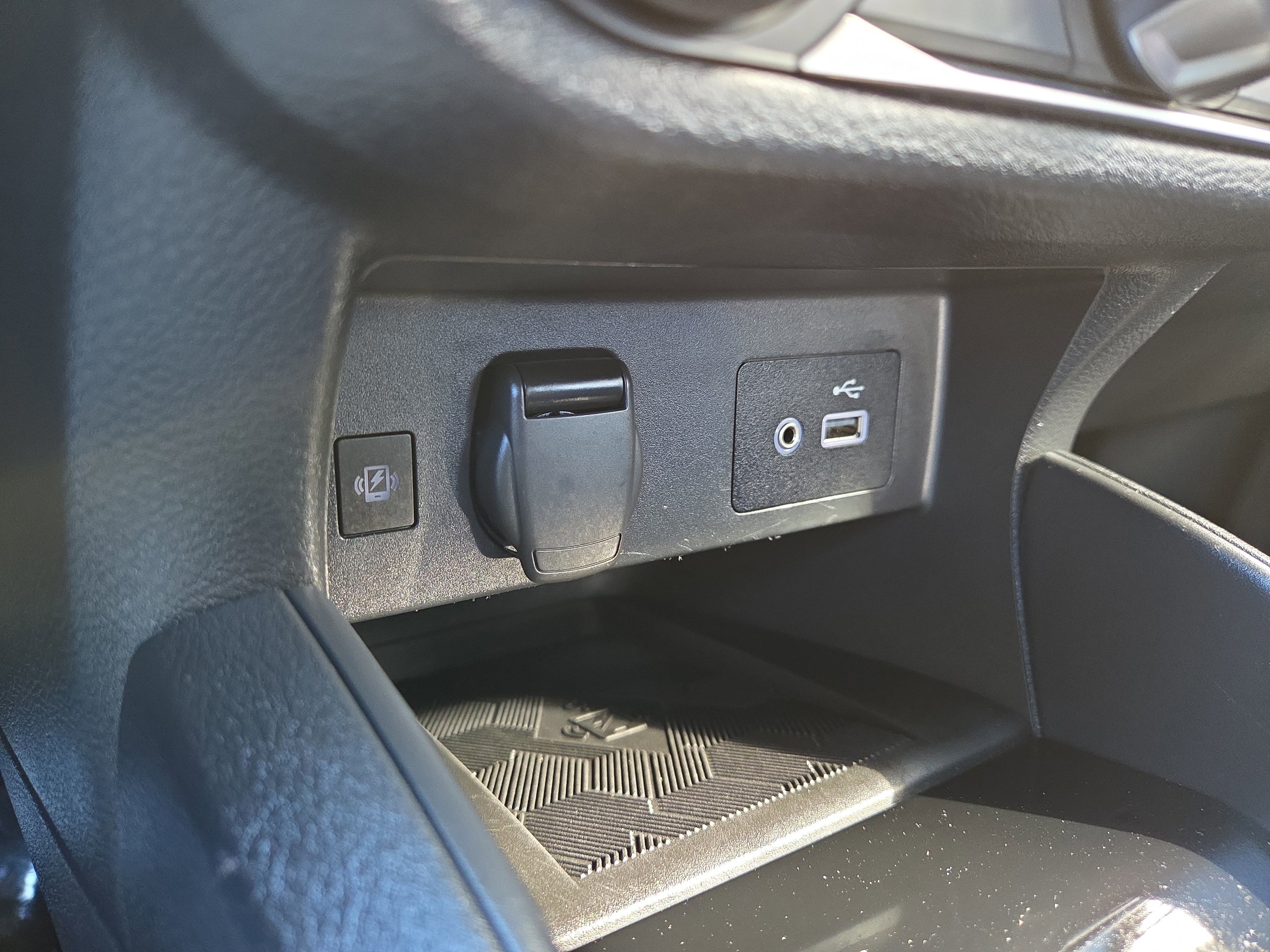 Used 2025 Nissan Versa SV image 21