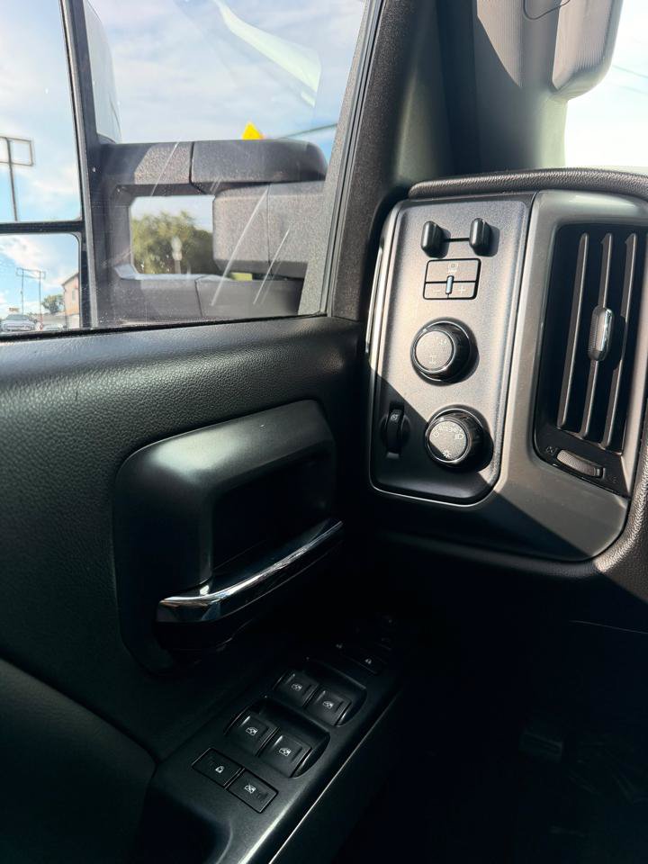 Used 2018 Chevrolet Silverado 2500 LT AWD/4WD image 24