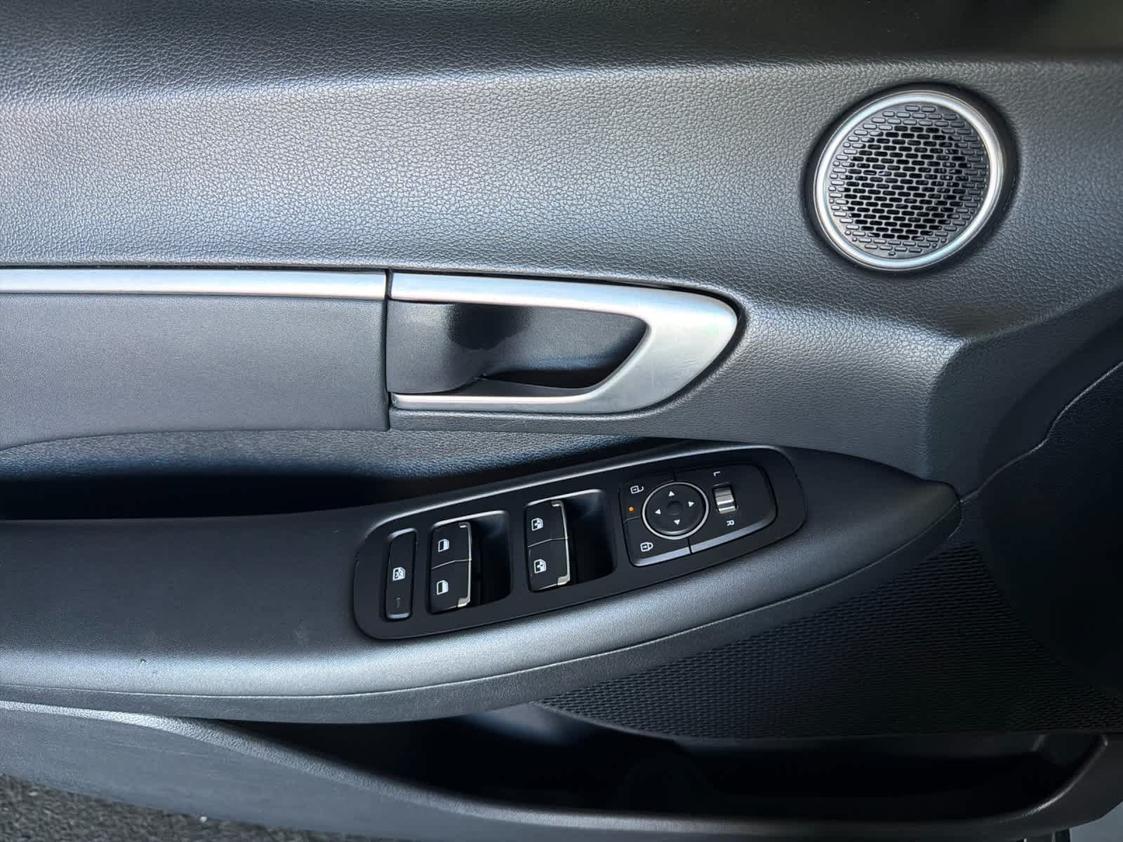 Used 2025 Hyundai Sonata SEL FWD image 12