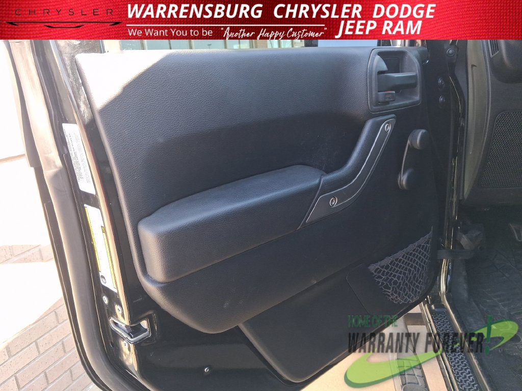 Used 2015 Jeep Wrangler Sport w/ Connectivity Group AWD/4WD image 12